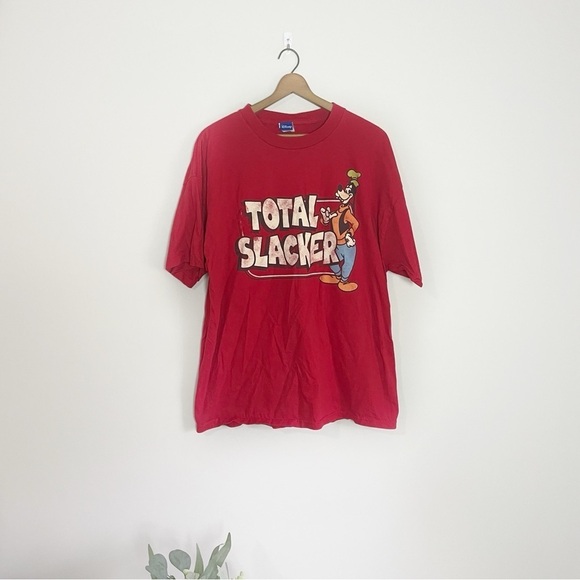 [Disney] Red Total Slacker Goofy Graphic Short Sleeve T-shirt - Picture 1 of 6